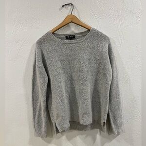 Ye Mak gray loose fitting, soft sweater